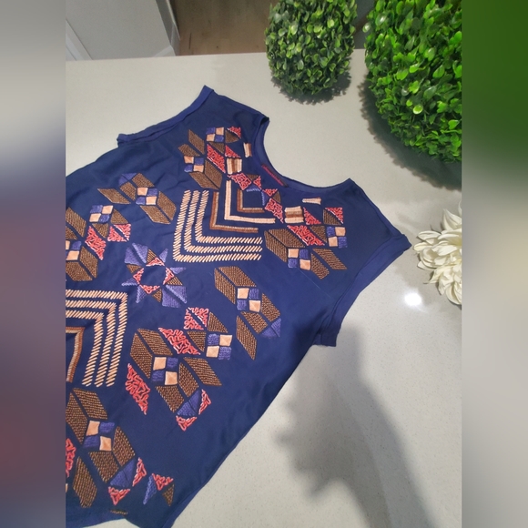 CATHERINE MALANDRINO Splendide haut fluide-extensible bleu avec motifs aztèques - Picture 3 of 6